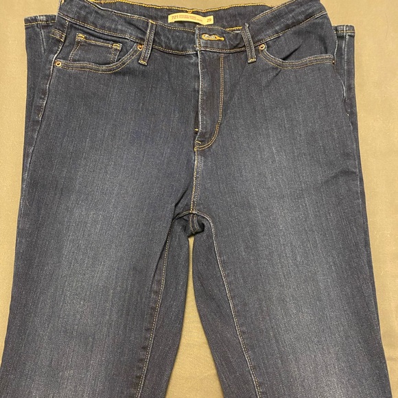 Levi’s - Picture 4 of 5